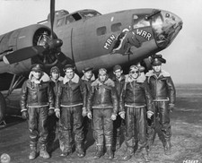 WW2 WWII Photo USAAF Boeing B-17 Flying Fort Crew 